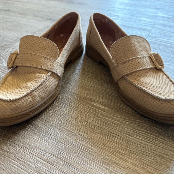 Lucky Brand Leather Tan Loafers with Buckle Detail Women’s Size 10 - Picture 7 of 9